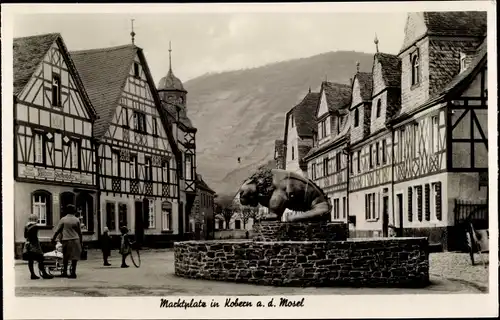 Ak Kobern Mosel, Tazzelwurm Weinbrunnen, Marktplatz