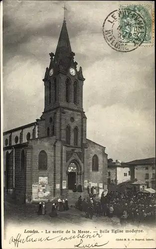 Ak Loudes Haute Loire, La Sortie de la Messe