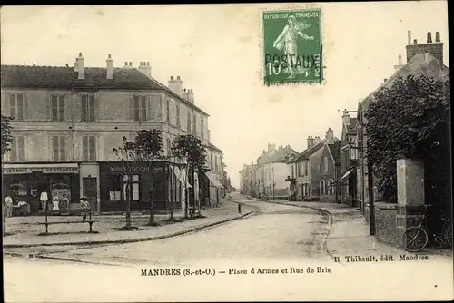 Ak Mandres Val de Marne, Place d'Armes et Rue de Brie