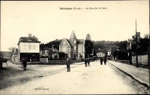 Ak Brionne Eure, La Rue de la Gare