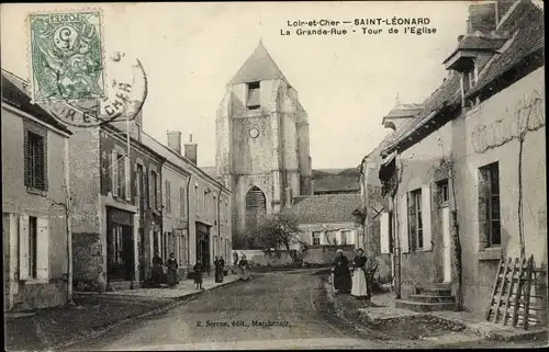 Ak Saint Léonard en Beauce Loir et Cher, La Grande Rue, Tour de l'Église