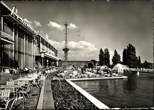 Ak Berlin Charlottenburg Westend, Restaurant am Funkturm, Außenansicht, Turm, Tische, Wasserfontänen