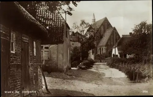 Ak Wiek auf Rügen, Dorfpartie