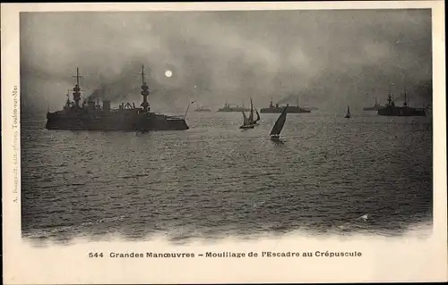 Mondschein Ak Var Frankreich, Grandes Manoeuvres, Marine, Moulliage de l'Escadre au Crepuscule