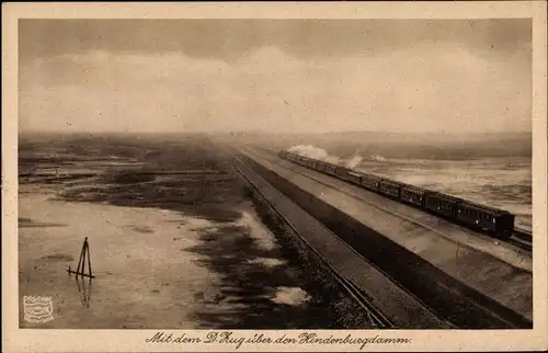 Ak Westerland auf Sylt, D Zug auf der Strecke über den Hindenburgdamm, Dampflok, Eisenbahn