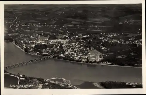 Ak Schärding in Oberösterreich, Blick auf den Ort, Fliegeraufnahme