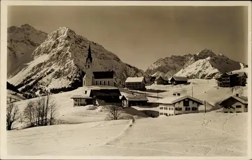 Ak Hirschegg Mittelberg im Kleinwalsertal, Elferhorn, Zwölferhorn, Widderstein, Blick auf den Ort