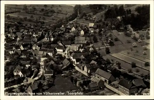 Ak Völkersweiler in der Pfalz, Fliegeraufnahme vom Ort