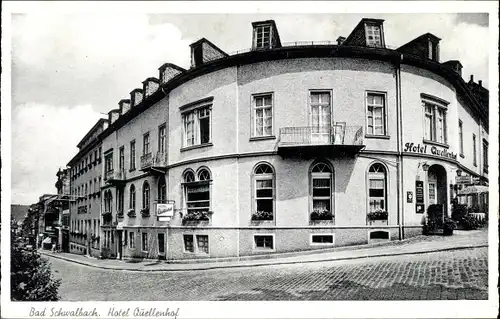 Ak Bad Schwalbach im Rheingau Taunus Kreis, Straßenpartie mit Blick auf das Hotel Quellenhof