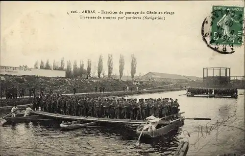 Ak Arras Pas de Calais, Exercices de pontage du Genie au rivage, Traversée de troupes, portieres
