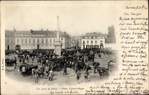 Ak Arras Pas de Calais, Un jour de foire, Place Victor Hugo