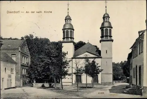 Ak Dierdorf im Westerwald, Partie an der katholischen Kirche