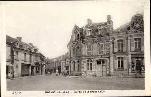 Ak Noyant Maine et Loire, Entree de la Grande Rue