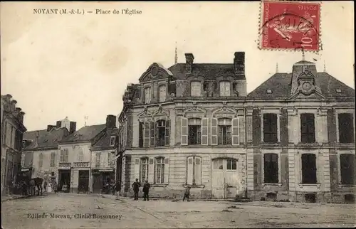 Ak Noyant Maine et Loire, Place de l'Eglise