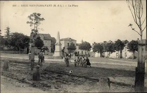 Ak Nueil sous Passavant Maine-et-Loire, La Place