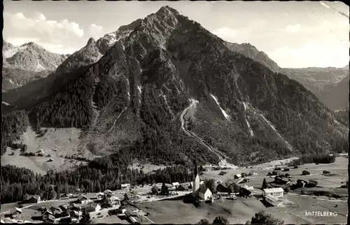 Ak Mittelberg im Kleinwalsertal Vorarlberg, Blick auf den Ort mit Zwölferkopf