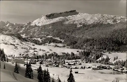 Ak Riezlern Mittelberg Vorarlberg, Blick auf den Ort, Winteransicht