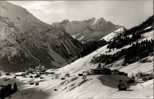 Ak Mittelberg Kleinwalsertal Vorarlberg, Blick auf den Ort, Widderstein