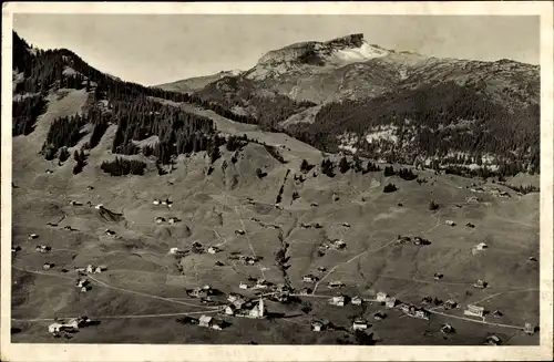 Ak Hirschegg Mittelberg im Kleinwalsertal Vorarlberg, Ort mit Umgebung