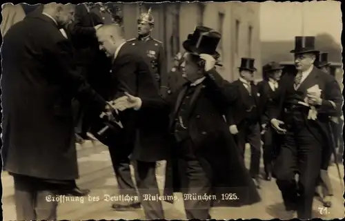 Foto Ak München Bayern, Eröffnung der Deutschen Museums 1925, Herren mit Zylinder