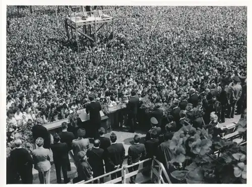 Foto Berlin Schöneberg, Bert Sass, Rathaus, US Präsident John F. Kennedy Rede 1963, Menschenmenge