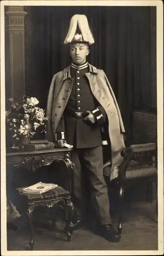 Foto Ak Deutscher Soldat in Gardeuniform