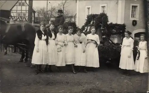 Foto Ak Obergruna Großschirma im Kreis Mittelsachsen, Gruppenportrait an den neuen Glocken