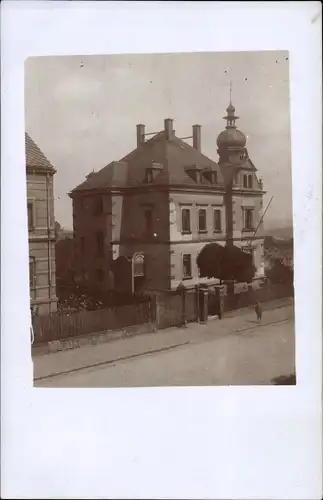 Foto Ak Ebersdorf Löbau in Sachsen, Straßenpartie mit Villa