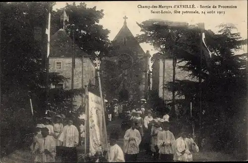 Ak Champ des Martyrs d'Avrillé Maine-et-Loire, Sortie de Procession Saint Louis, fete patronale 1913