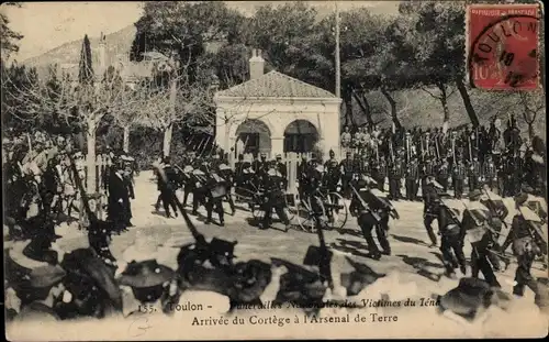 Ak Toulon Var, Arrivee du Cortege a l'Arsenal de Terre