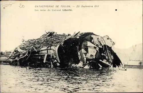 Ak Toulon Var, Catastrophe, Les restes du Cuirasse Liberte, 1911