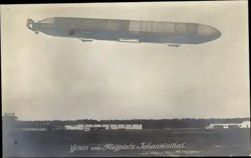 Ak Berlin Treptow Johannisthal, Zeppelin Luftschiff LZ 10 Schwaben über dem Flugplatz