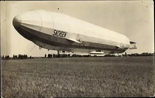 Foto Ak Zeppelin Luftschiff LZ 17 Sachsen, gelandet