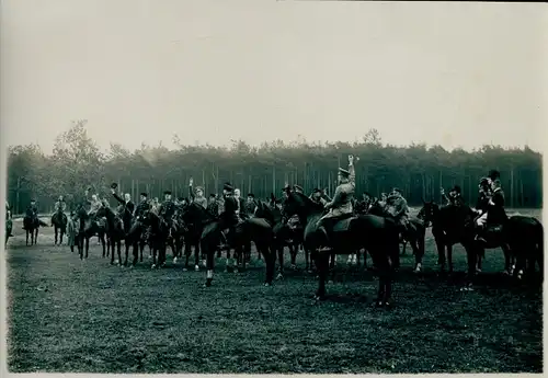 Foto Ak Hubertusjagd 1929, Gäste und Jagdherr zu Pferde