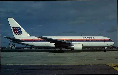 Ak Amerikanisches Passagierflugzeug, United Airlines, Boeing 767-222