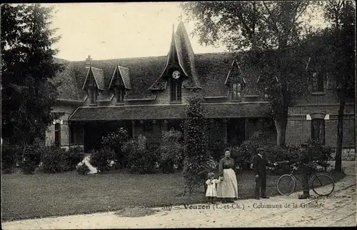 Ak Vouzon Loir et Cher, Communs de la Grillière, Ortspartie, Familienbild