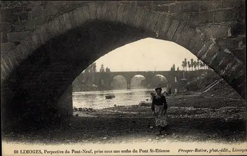 Ak Limoges Haute Vienne, Perspective du Pont Neuf, prise sous une arche du Pont Saint Etienne
