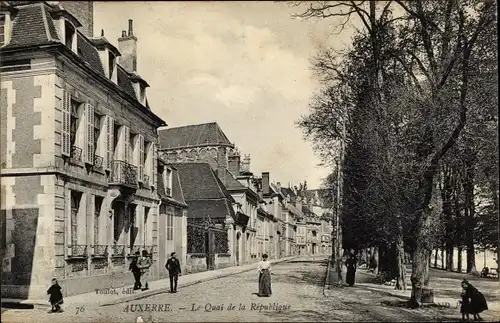 Ak Auxerre Yonne, Le Quai de la Republique