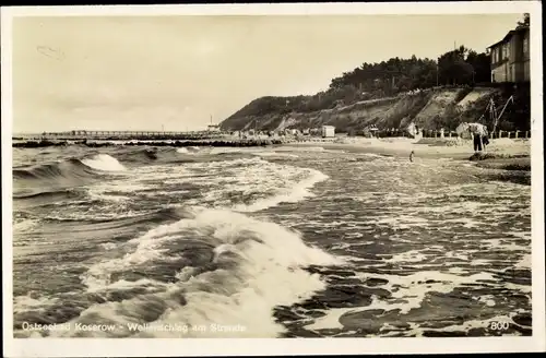 Ak Ostseebad Koserow auf Usedom, Wellenschlag am Strand