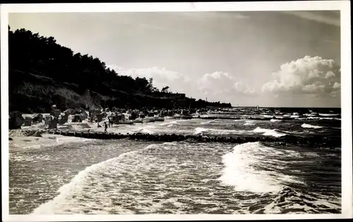 Foto Ak Ostseebad Koserow auf Usedom, Wellschlag am Strand