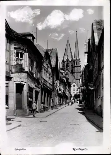 Ak Gelnhausen in Hessen, Straßenpartie, Kirche