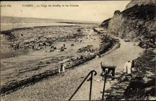 Ak Commes Calvados, La Plage, Les Falaises du Bouffay