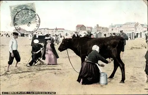 Ak Berck Plage Pas de Calais, La laitiere sur la Plage, Kuhmilchverkauf am Strand