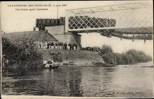 Ak Les Ponts de Cé Maine et Loire, Eisenbahnunglück 1907, une heure apres l'accident