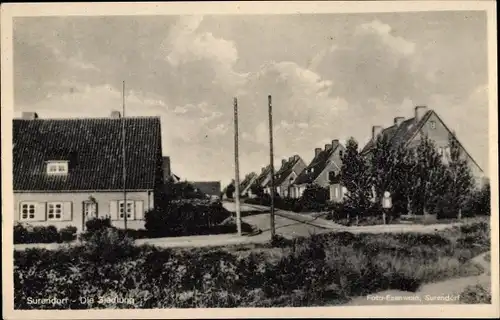 Ak Surendorf Schwedeneck in Schleswig Holstein, Blick auf eine Straße und Häuser in der Siedlung