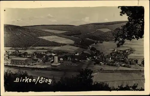 Foto Ak Birken Honigsessen in Rheinland Pfalz, Totalansicht der Ortschaft mit Umgebung