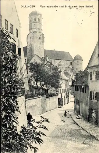 Ak Dillingen an der Donau, Vorstadtstraße, Blick nach dem Schloss