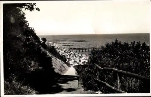 Foto Ak Ostseebad Koserow auf Usedom, Anstieg zum Strand