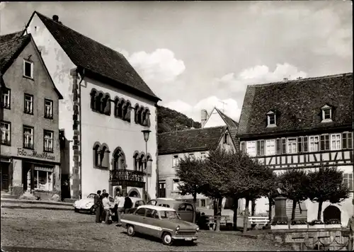 Ak Gelnhausen in Hessen, Untermarkt mit Romanischem Haus, PKW