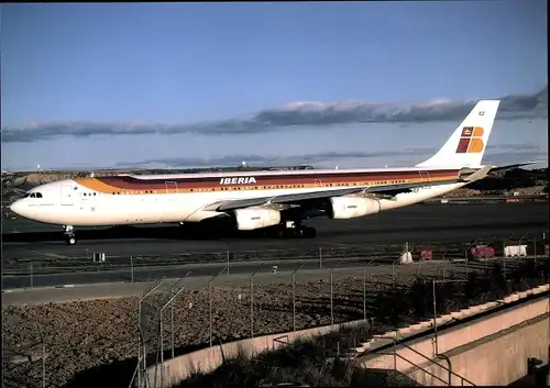 Ak Spanisches Passagierflugzeug Iberia, Airbus A340-313X, EC-ICF Cn459